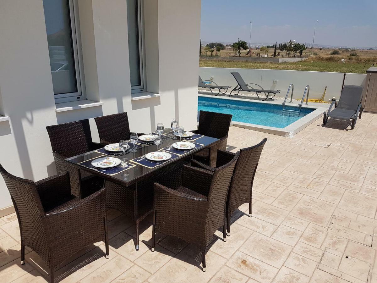 T&E Villa Larnaca Exterior photo